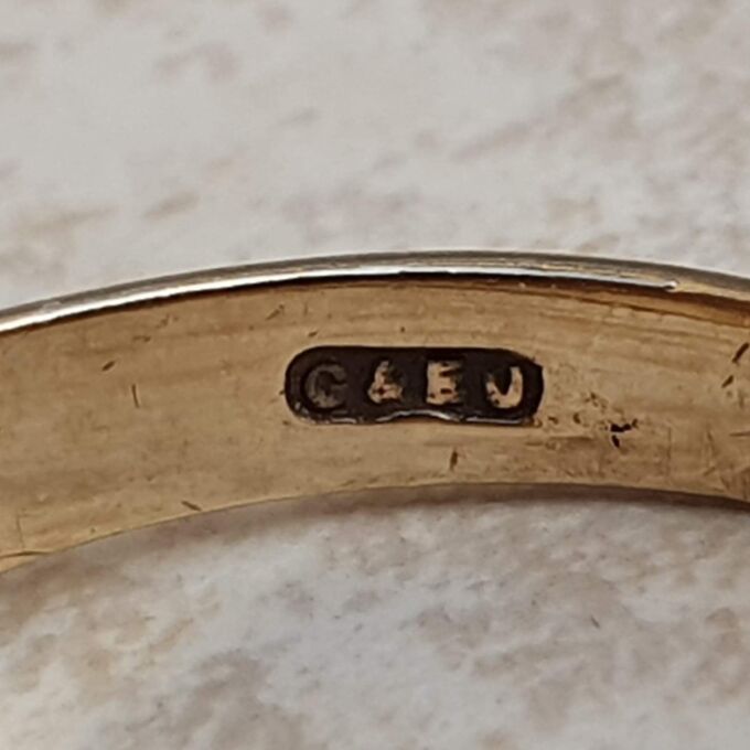 Textured Graduating Signet Ring in 9ct Gold, a UK I 1/2 or a US 4 3/4