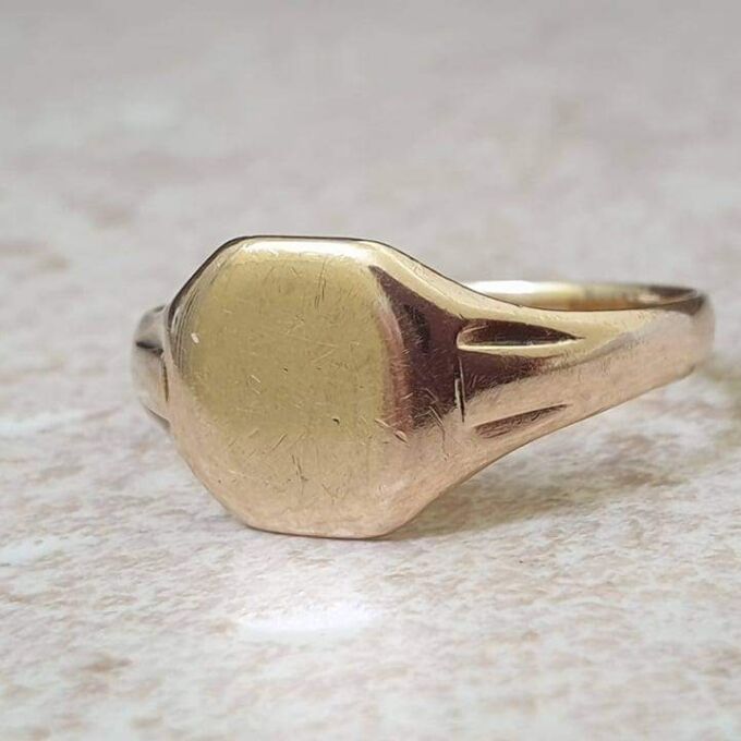 Simple Octagonal Signet Ring in 9ct Gold.