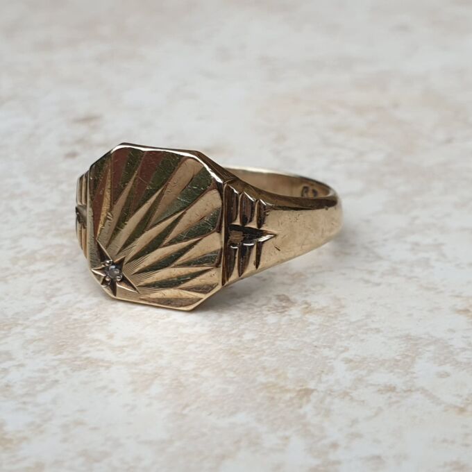 Diamond Set Sunray Signet Ring in 9ct Gold, a UK U 1/2 or a US 10 1/2