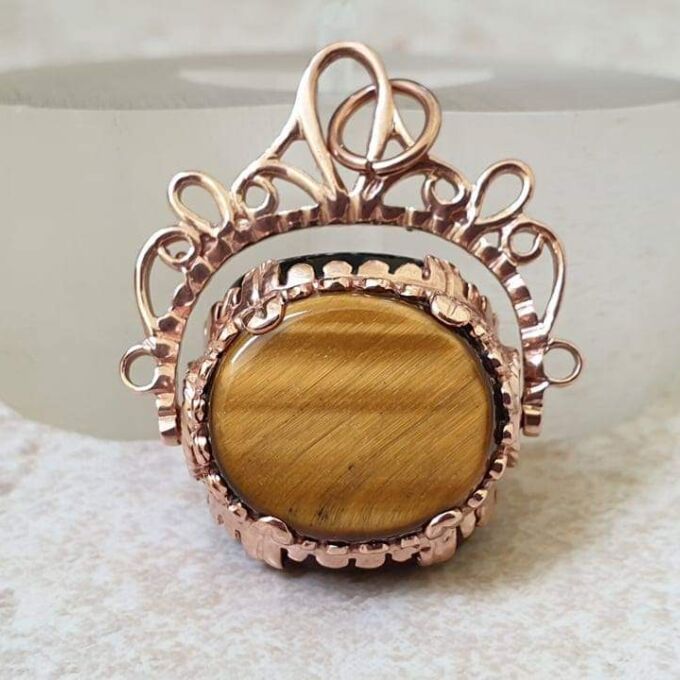 Three Stone Spinner Fob Pendant in 9ct Gold