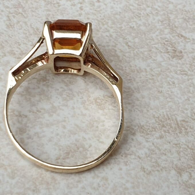 Citrine Paste Solitaire Ring in 9ct Gold,  a UK O or a US 7 1/2.