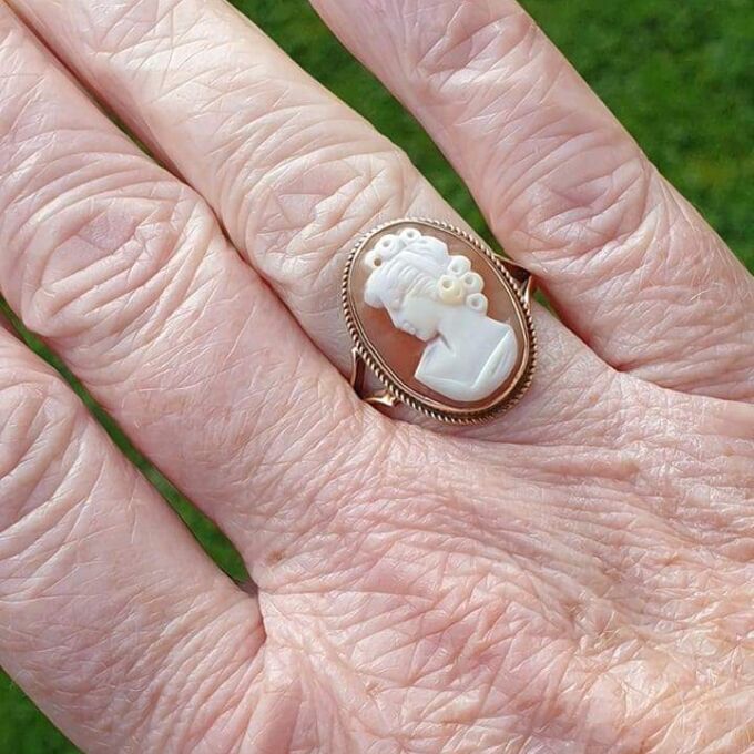 Large Cameo Ring in 9ct Gold.