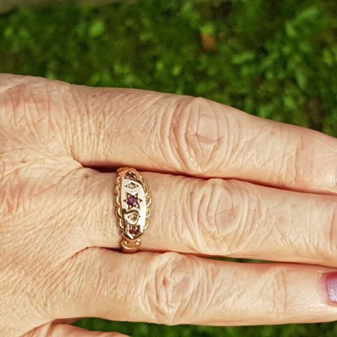 Five Stone Ruby and Diamond Ring in 9ct Gold, a UK R 1/2 or a US 9 1/4.