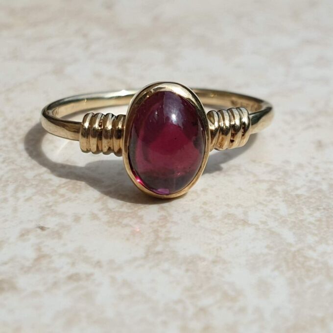 Garnet Cabochon Solitaire Ring in 9ct Gold, a UK H 1/2 or a US 4 1/4