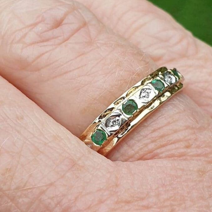 Emerald and Diamond Eternity Ring in 9ct Gold, a UK O or a US 7 1/2