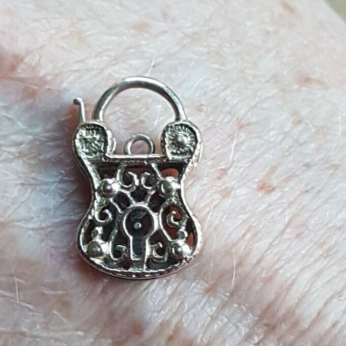 Unusual Purse or Bag Shaped Ornate Lock Padlock in 9ct Gold, not a Heart!