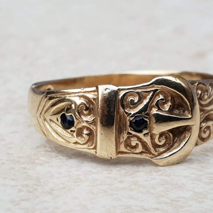 Bold Vintage Buckle Ring in 9ct Gold, a UK Q 1/2 or a US 8 3/4.
