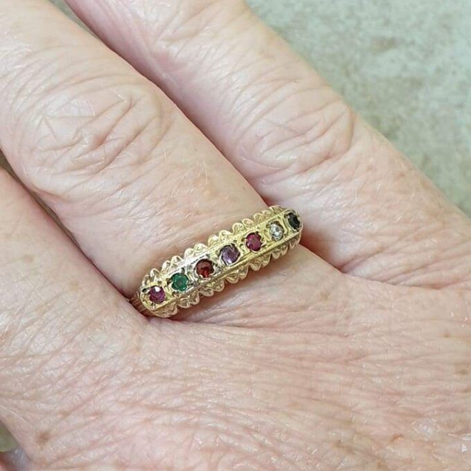 REGARDS Acrostic Ring in 9ct Gold, a UK O or a US 7 1/2