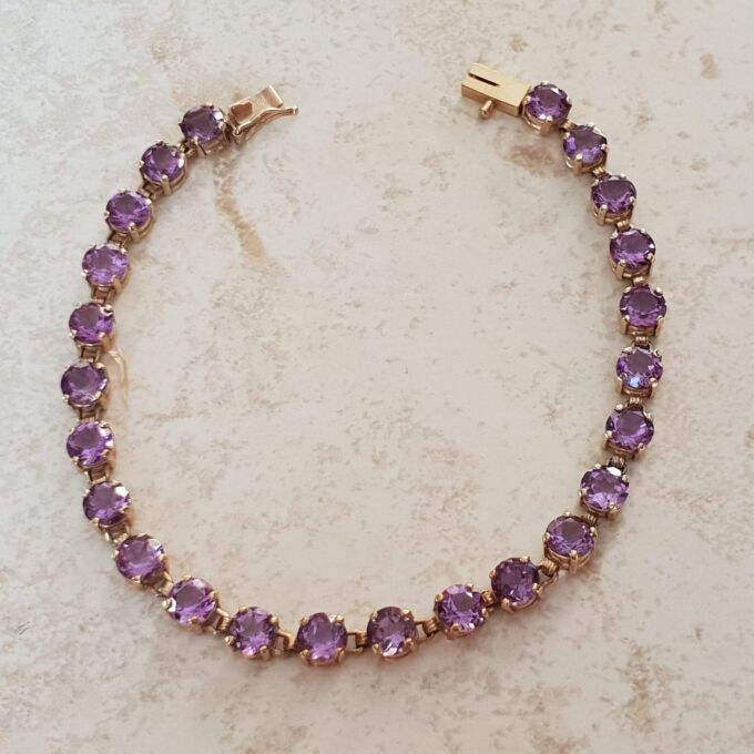 Amethyst Tennis Bracelet in 9ct Gold,  7 1/4 inches in length.