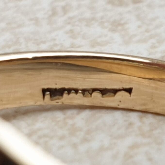 Classic Vintage Signet Ring in 9ct Gold, a UK L or a US 6