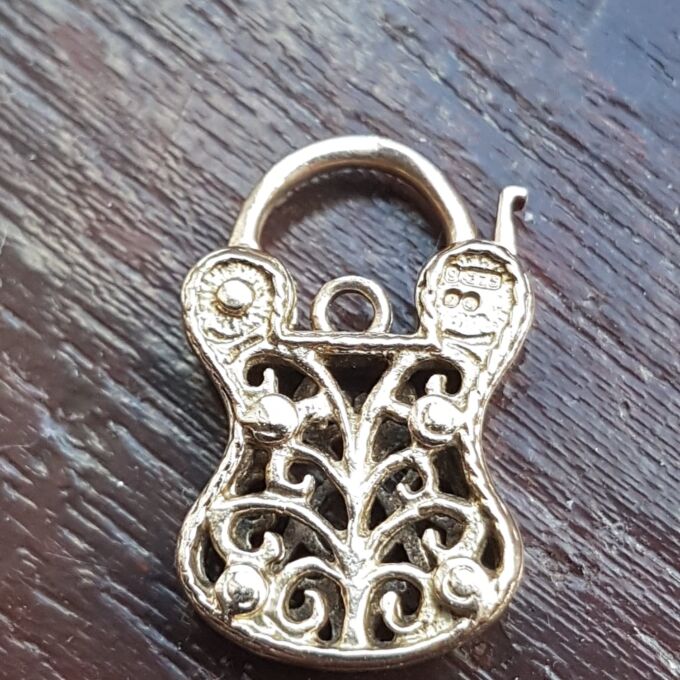 Unusual Purse or Bag Shaped Ornate Lock Padlock in 9ct Gold, not a Heart!