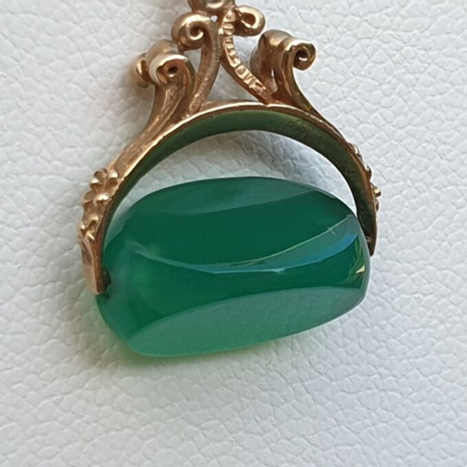 Chrysoprase Spinner Fob Pendant in 9ct Gold