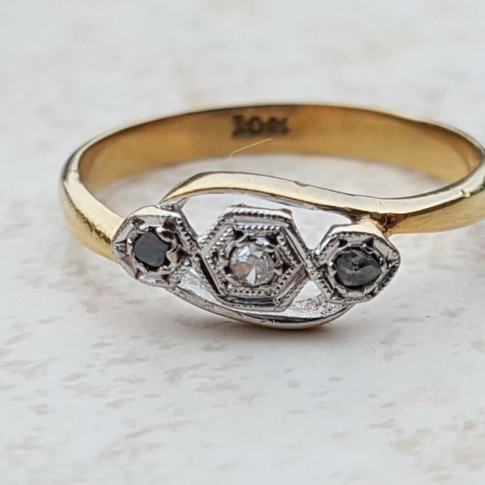 Art Deco Trilogy Diamond Ring in 18ct Gold & Platinum, a UK J 1/2 or a US 5 1/4.