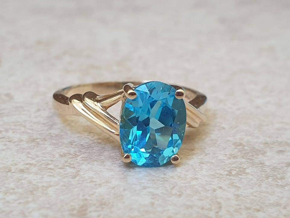 Oval Swiss Blue Topaz Ring in 10K Gold. - Gems Afire - Preloved Vintage ...