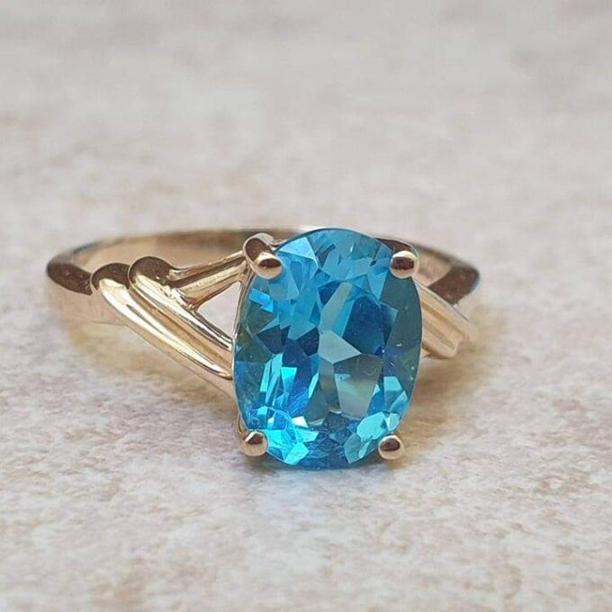 Oval Swiss Blue Topaz Ring in 10K Gold.