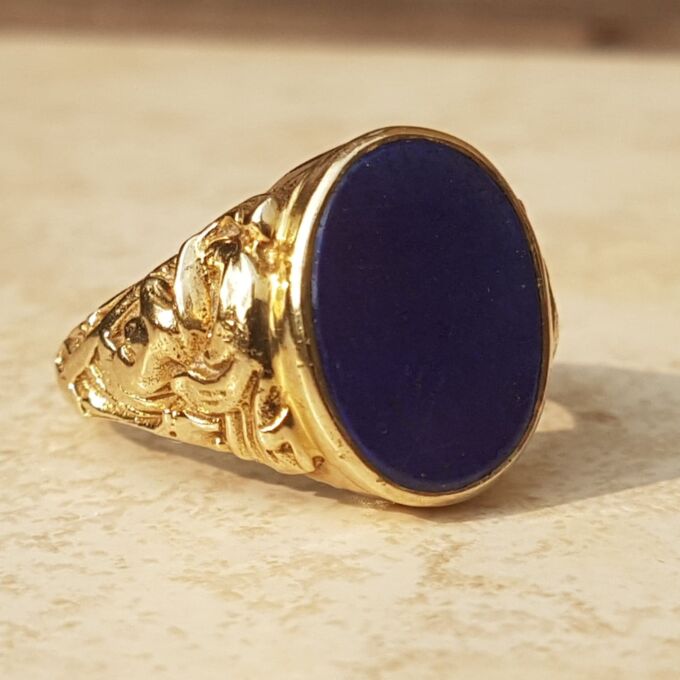 Large Lapis Lazuli Signet Ring in 9ct Gold, a UK S 1/2 or a US 9 3/4.