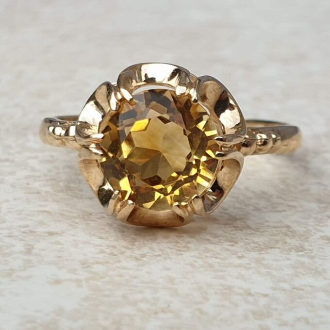 Citrine Solitaire Ring in 9ct Gold, a UK O or a US 7 1/2.