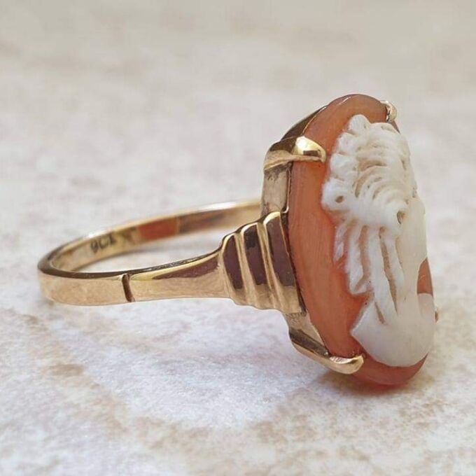 Vintage Cameo ring in 9ct Gold, a UK I 1/2 or a US 4 3/4