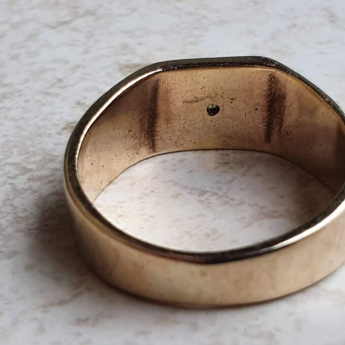 Broad Diamond Set Signet Ring in 9ct Gold, a UK R 1/2 or a US 9 1/4