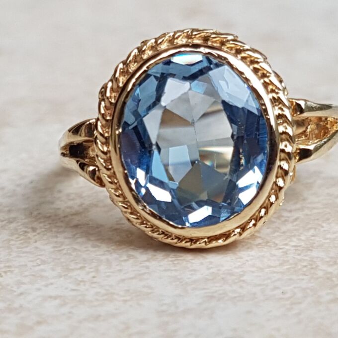Pretty Synthetic Blue Spinel Solitaire Ring in 9ct Gold, a UK O or a US 7 1/4.