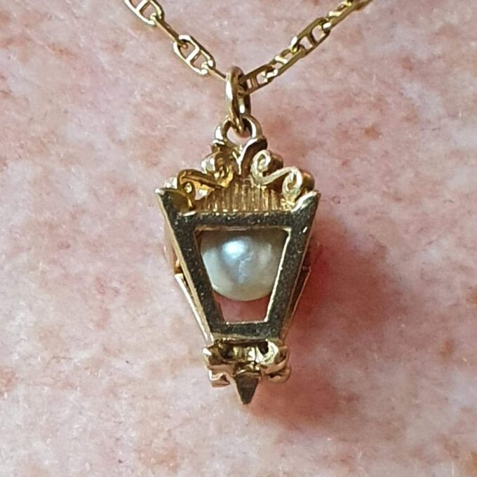 Lantern Pendant with Pearl in 9ct Gold