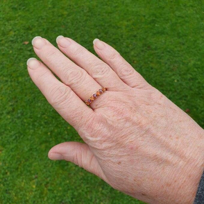 Gorgeous Garnet Ring in 9ct Gold.