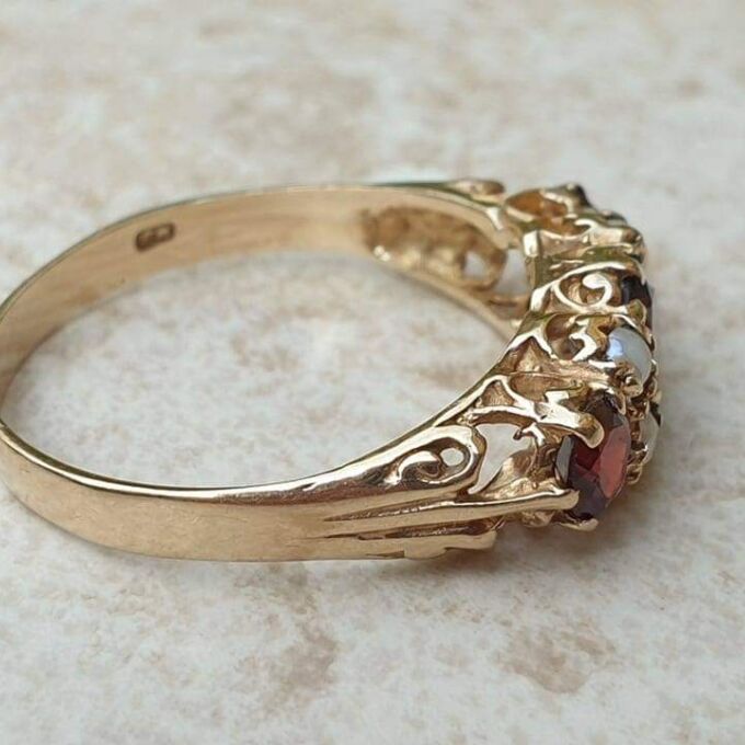 Garnet and Seed Pearl Ring in 9ct Gold.