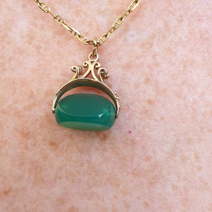 Chrysoprase Spinner Fob Pendant in 9ct Gold