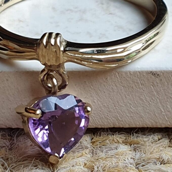 Amethyst Dangling Charm Ring in 9ct Gold,  a UK K 1/2 or a US 5 1/2.