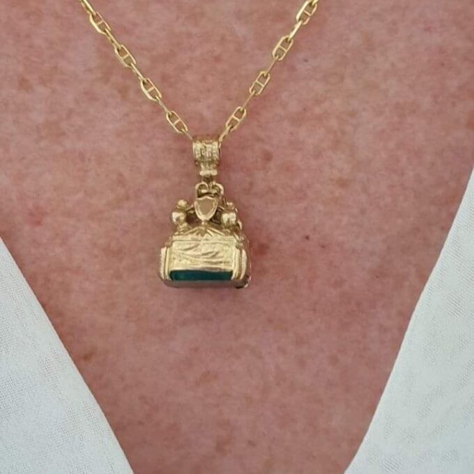 Chrysoprase Fob Pendant in 9ct Gold