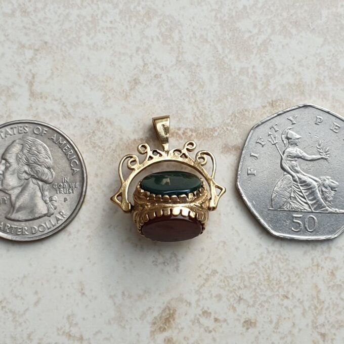 Three Stone Spinner Fob in 9ct Gold.