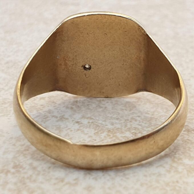 Diamond Accent Engraved Signet Ring in 9ct Gold,  a UK R 1/2 or a US 9 1/4.