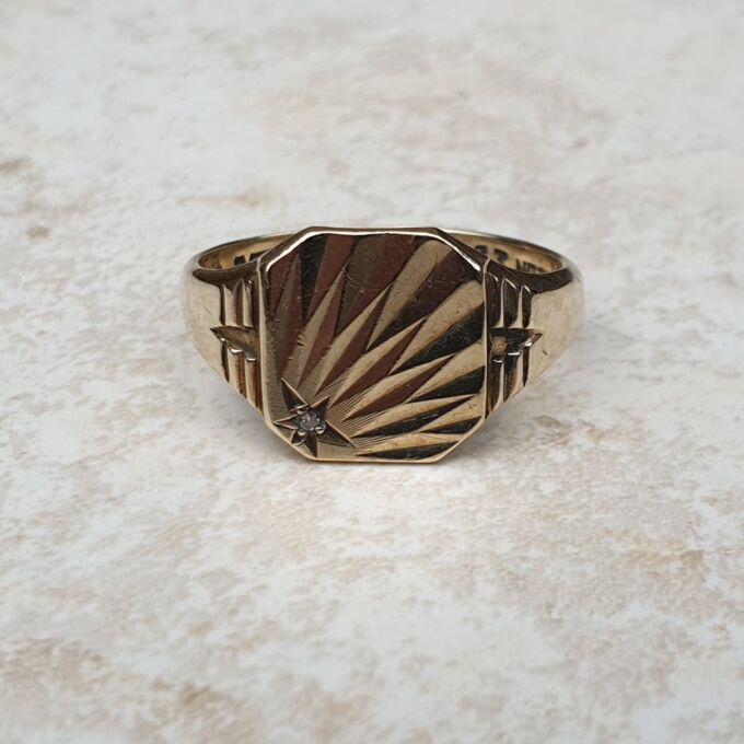Diamond Set Sunray Signet Ring in 9ct Gold, a UK U 1/2 or a US 10 1/2