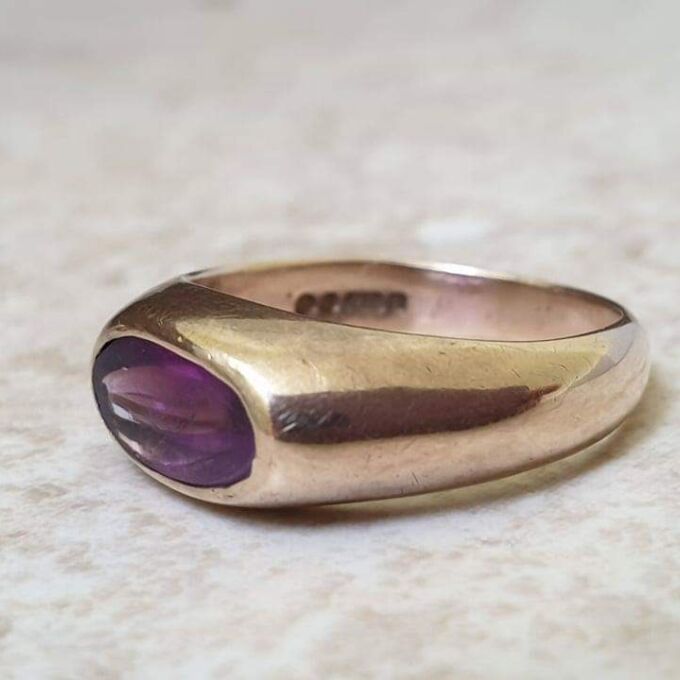 Oval Amethyst Signet Ring in 9ct Gold, a UK H 1/2 or a US 4 1/4