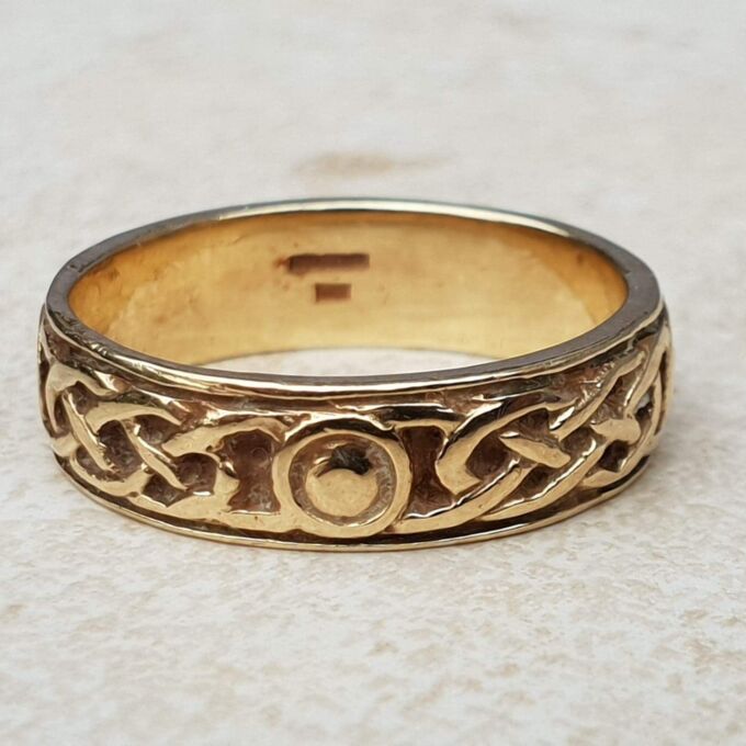 Celtic Knot Wedding Band in 9ct Gold,  a UK M 1/2 or a US 6 1/2.