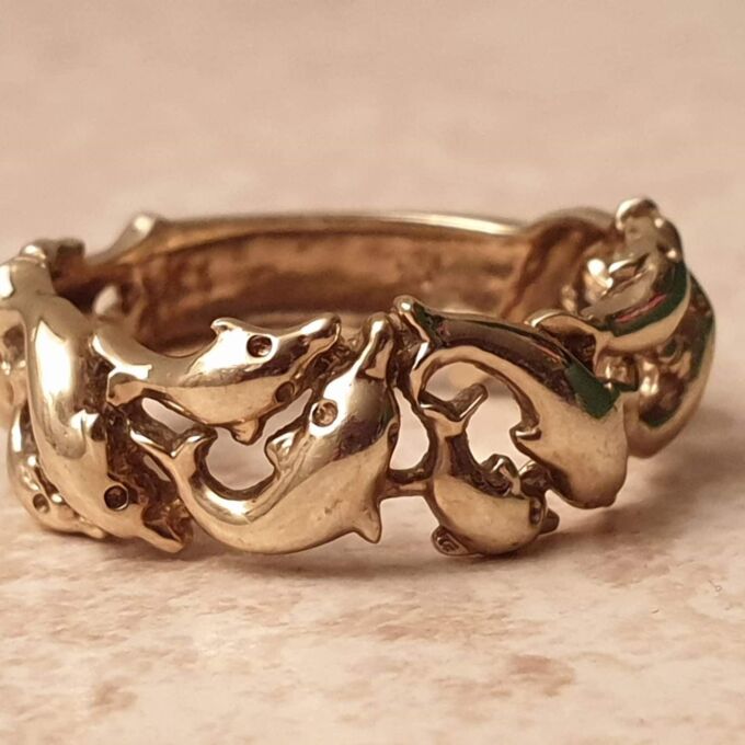Dolphin Band Ring in 9ct Gold, a UK N 1/2 or a US 7 1/4