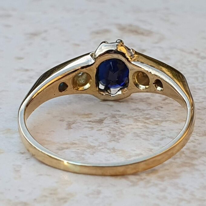Vintage Sapphire and Diamond Ring in 18ct Gold, a UK L 1/2 or a US 6 1/4