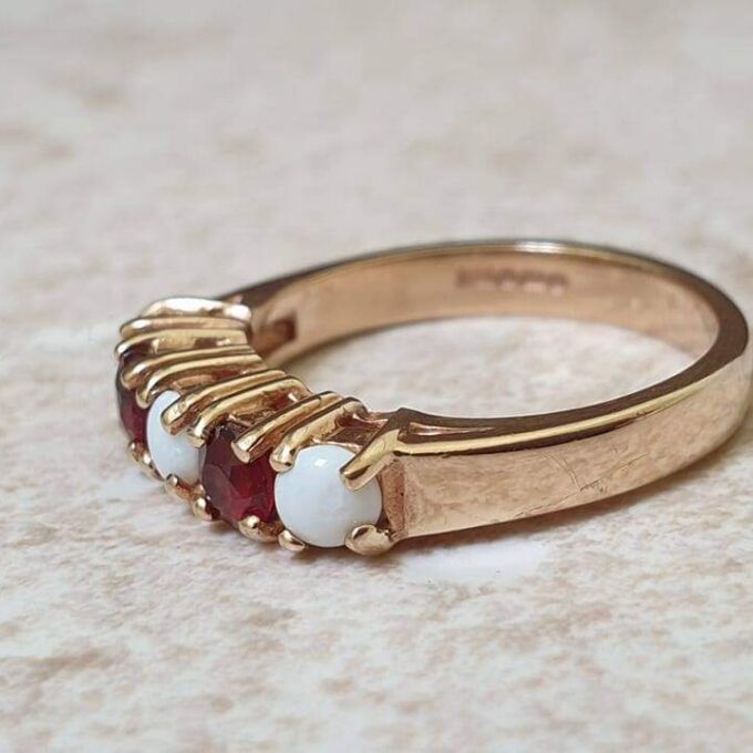 Opal and Garnet Ring in 9ct Gold, a UK J or a US 5