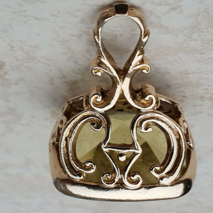 Green Paste Pendant in 9ct Gold.