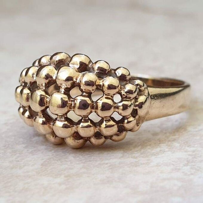 Bombe Ring in 9ct Gold, a UK O or a US 7 1/2