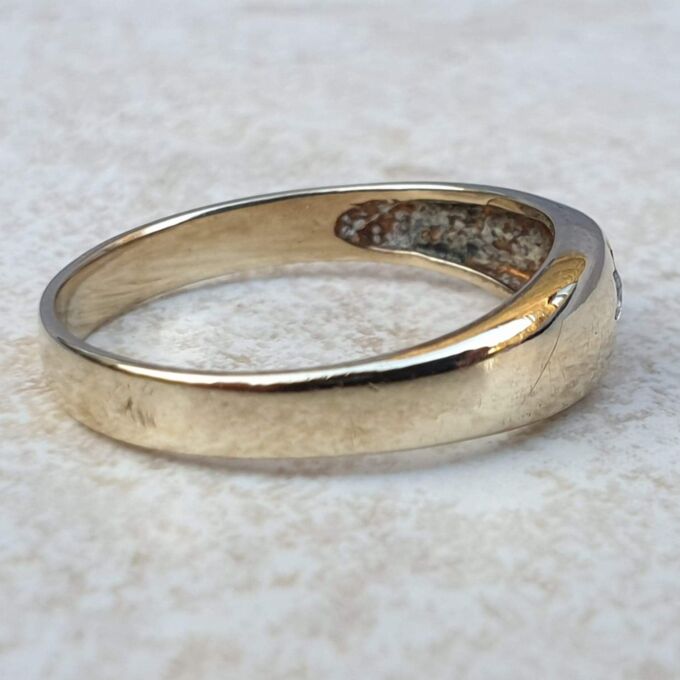 Diamond Solitaire Ring in 9ct Gold,  a UK P or a US 7 3/4 – 8.
