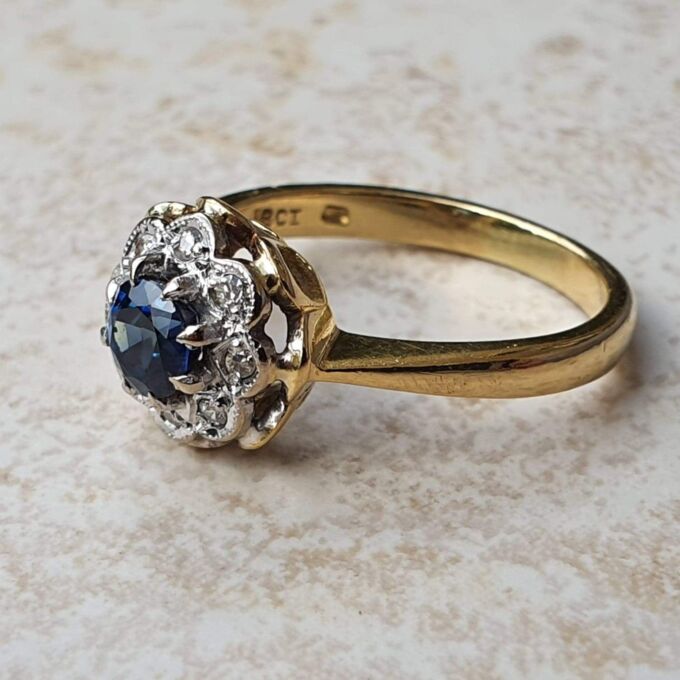 Sapphire and Diamond Daisy Ring in 18ct Gold,  a UK J or a US 5.