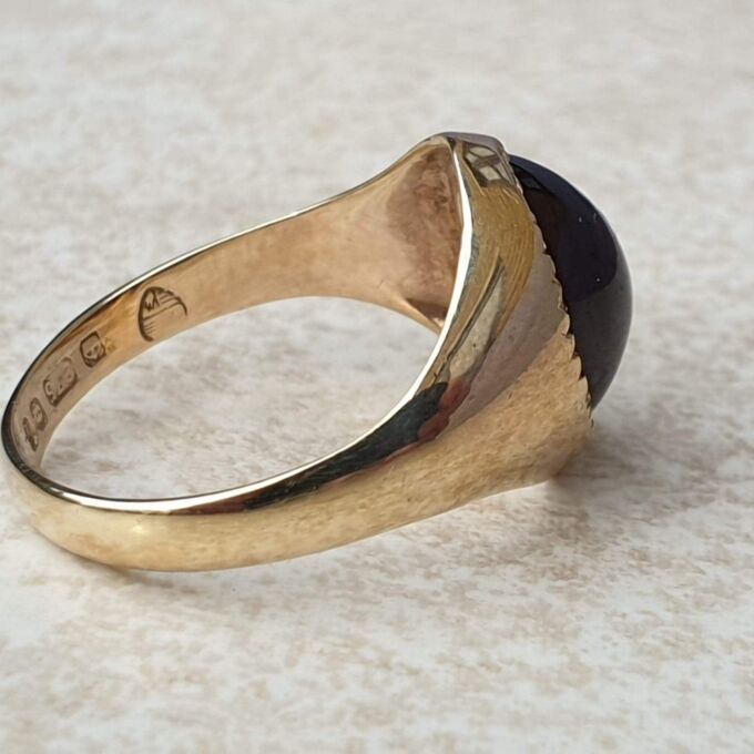 Garnet Cabochon Signet Ring in 9ct Gold,  a UK J 1/2 or a US 5 1/2.