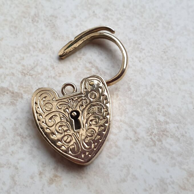 Swirl Pattern Heart Padlock in 9ct Gold