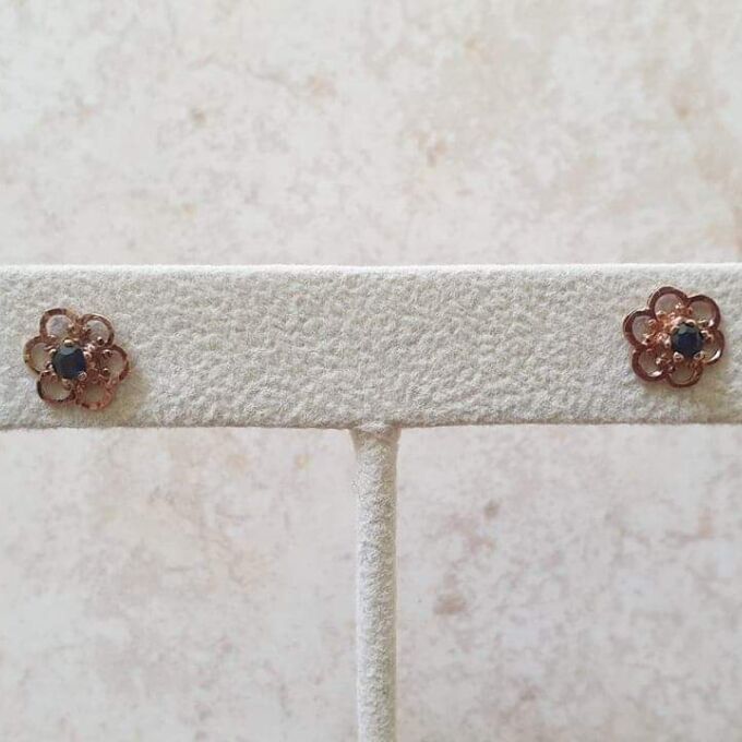 Flower Design Stud Earrings in 9ct Gold.