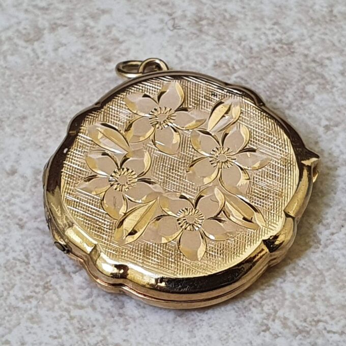 Ornate Flower Locket in 9ct Gold