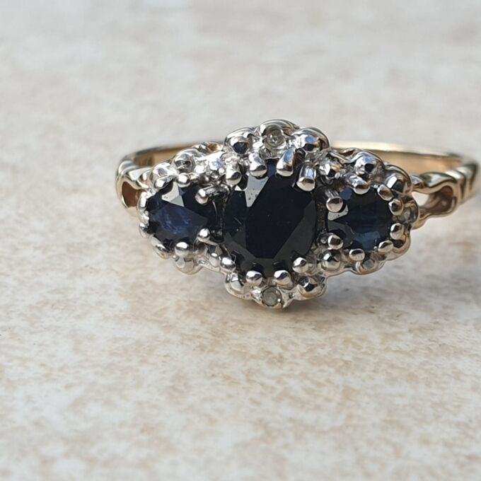 Three Stone Sapphire Ring in 9ct Gold, a UK K or a US 5 1/2