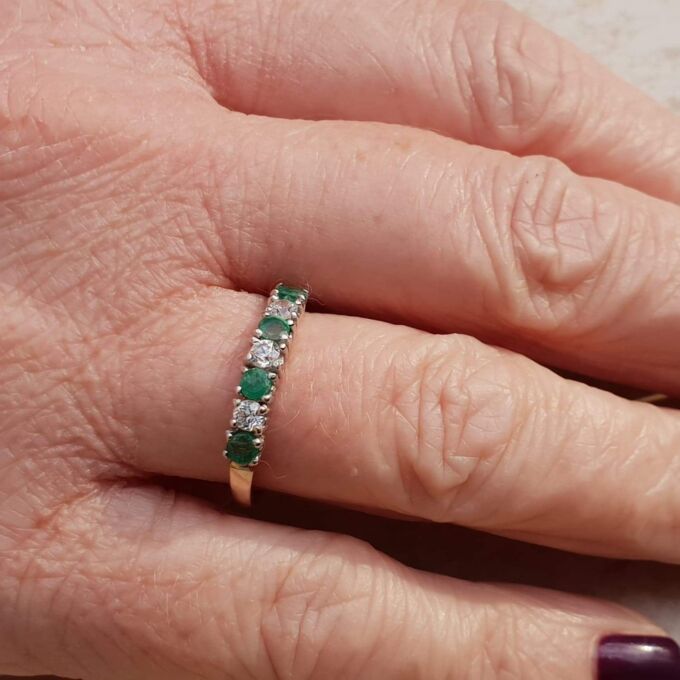 Sparkly Green and White CZ Ring in 9ct Gold, a UK P or a US 8.