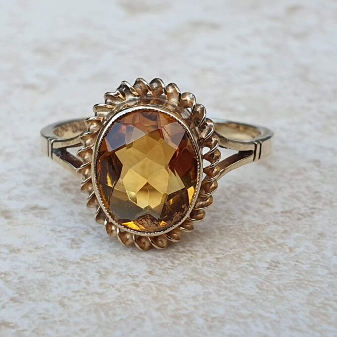 Oval Citrine Solitaire Ring in 9ct Gold, a UK Q or a US 8 1/2