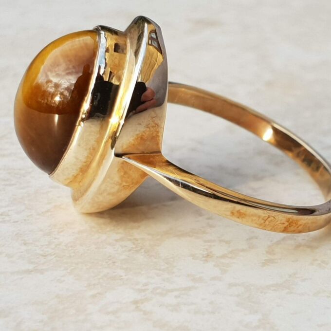 Striking Tigers Eye Frame Ring in 9ct Gold, a UK N 1/2 or a US 7.